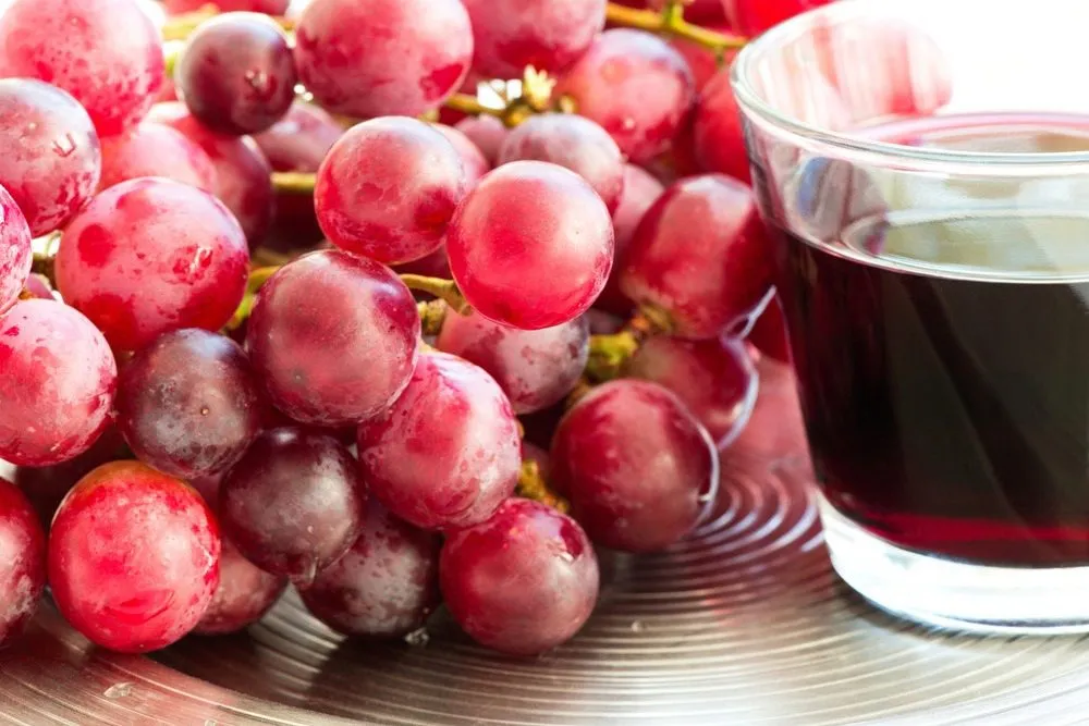 фотография продукта Виноградный сок из винограда Карменер