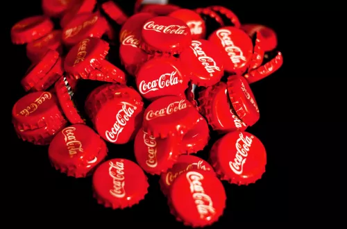 Продажи Coca-Cola HBC в России во II квартале упали почти вдвое