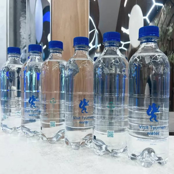 На Тюменском промышленно-энергетическом форуме представлена вода в упаковке из переработанного пластика